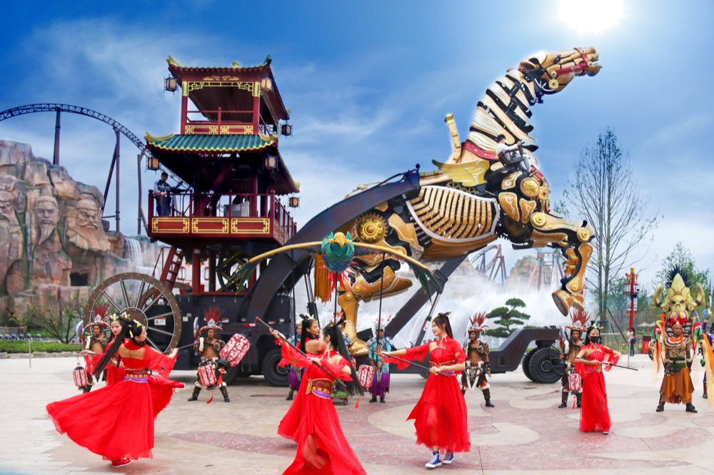 Golden Horse mechanical parade attraction