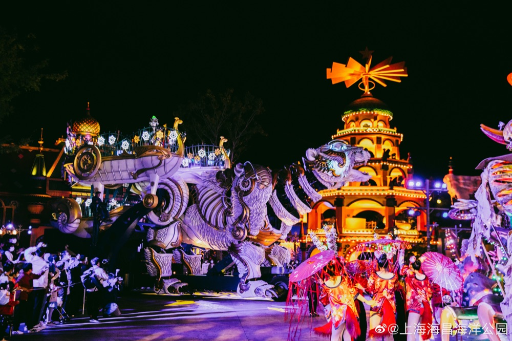 Polar Bear mechanical attraction