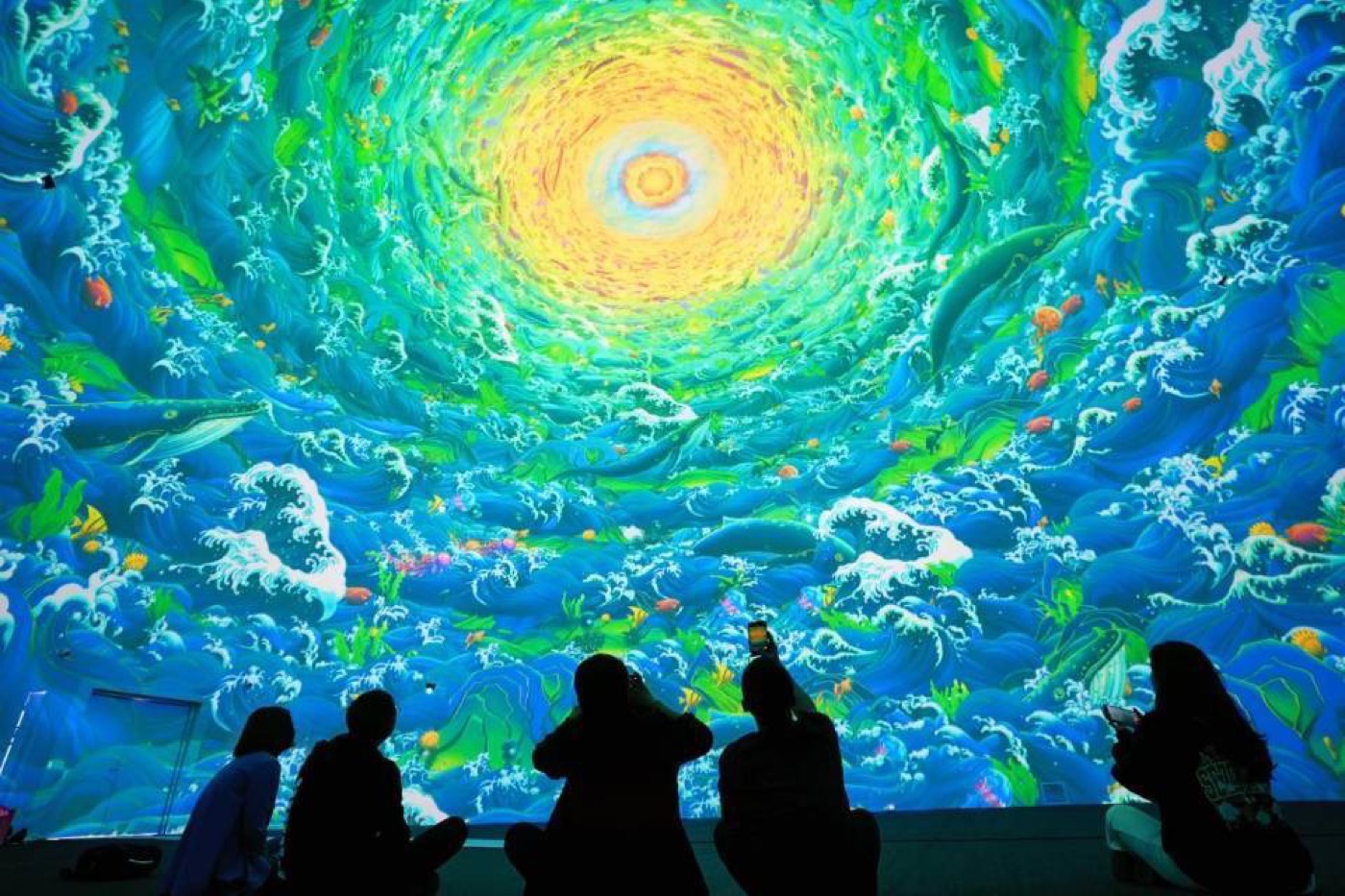 Magic Ocean immersive dome content with ocean creatures